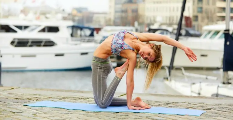 7 dingen die bij je opkomen tijdens een hot yoga les