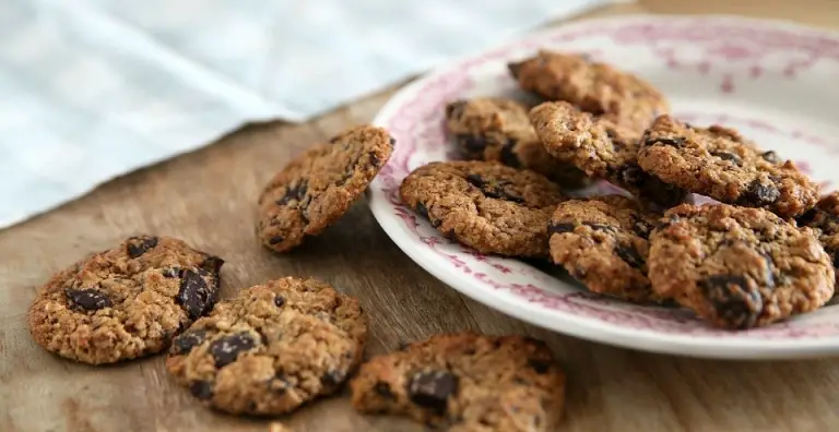 Havermoutkoekjes met amandelpasta en chocolade