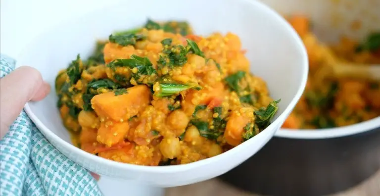 Currystoofpotje met quinoa, zoete aardappel en boerenkool