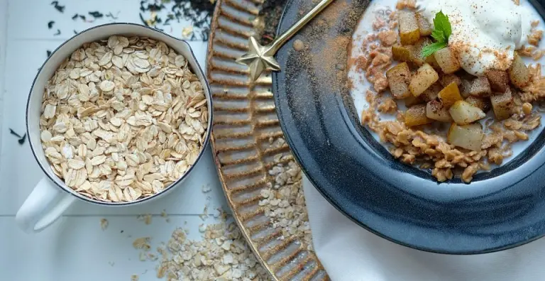 Chai havermoutpap met gebakken peren