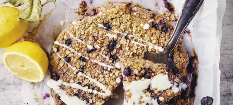 Recept: Citroen-Havertaart met maanzaad en blauwe bessen