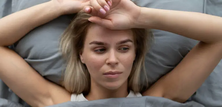Droevig wakker worden: hoe breng je positiviteit in het begin van je dag?