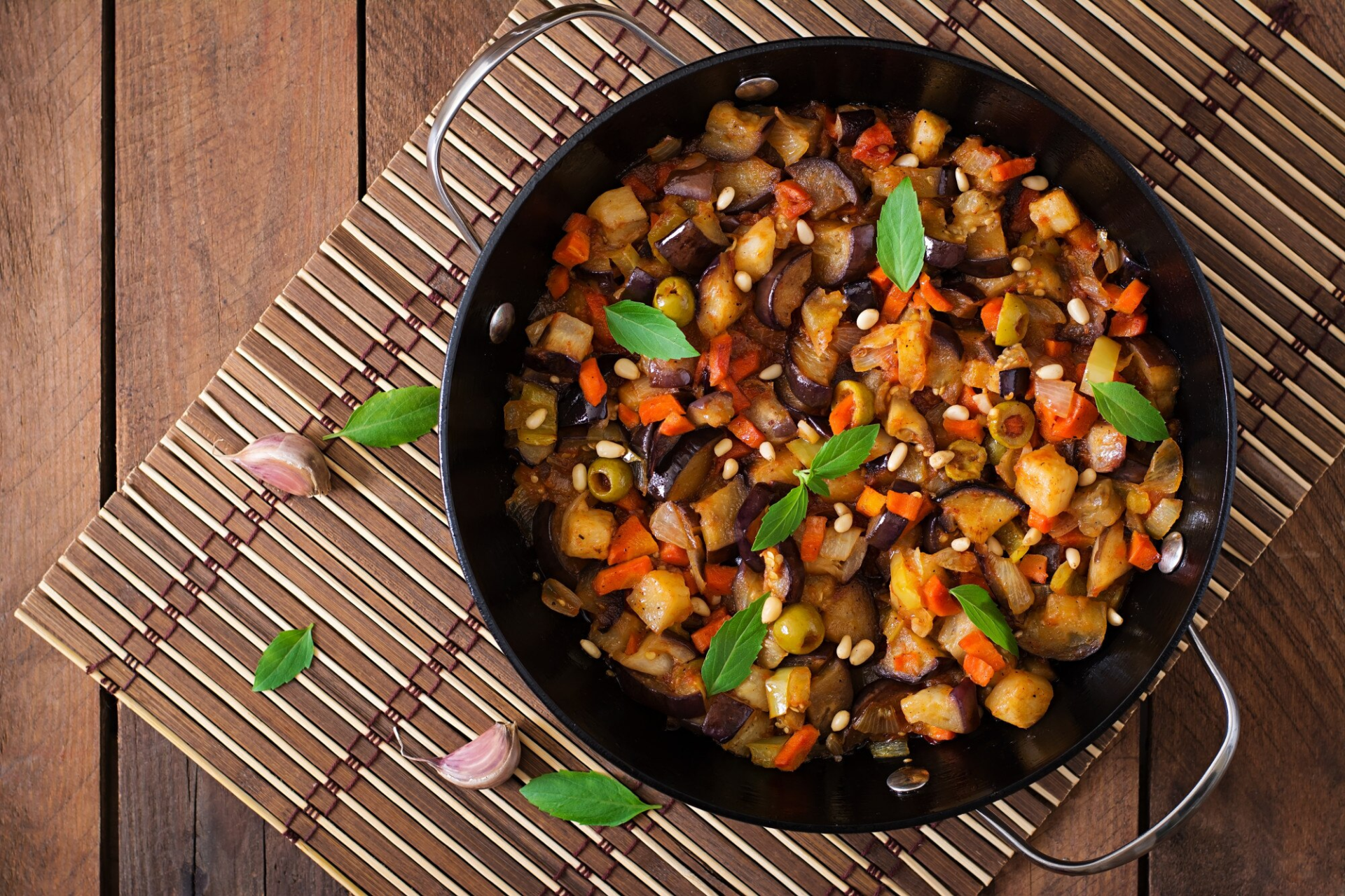 Caponata: hoe Sicilië de nazomer opeet (en waarom je je aubergine niet hoeft te zouten)
