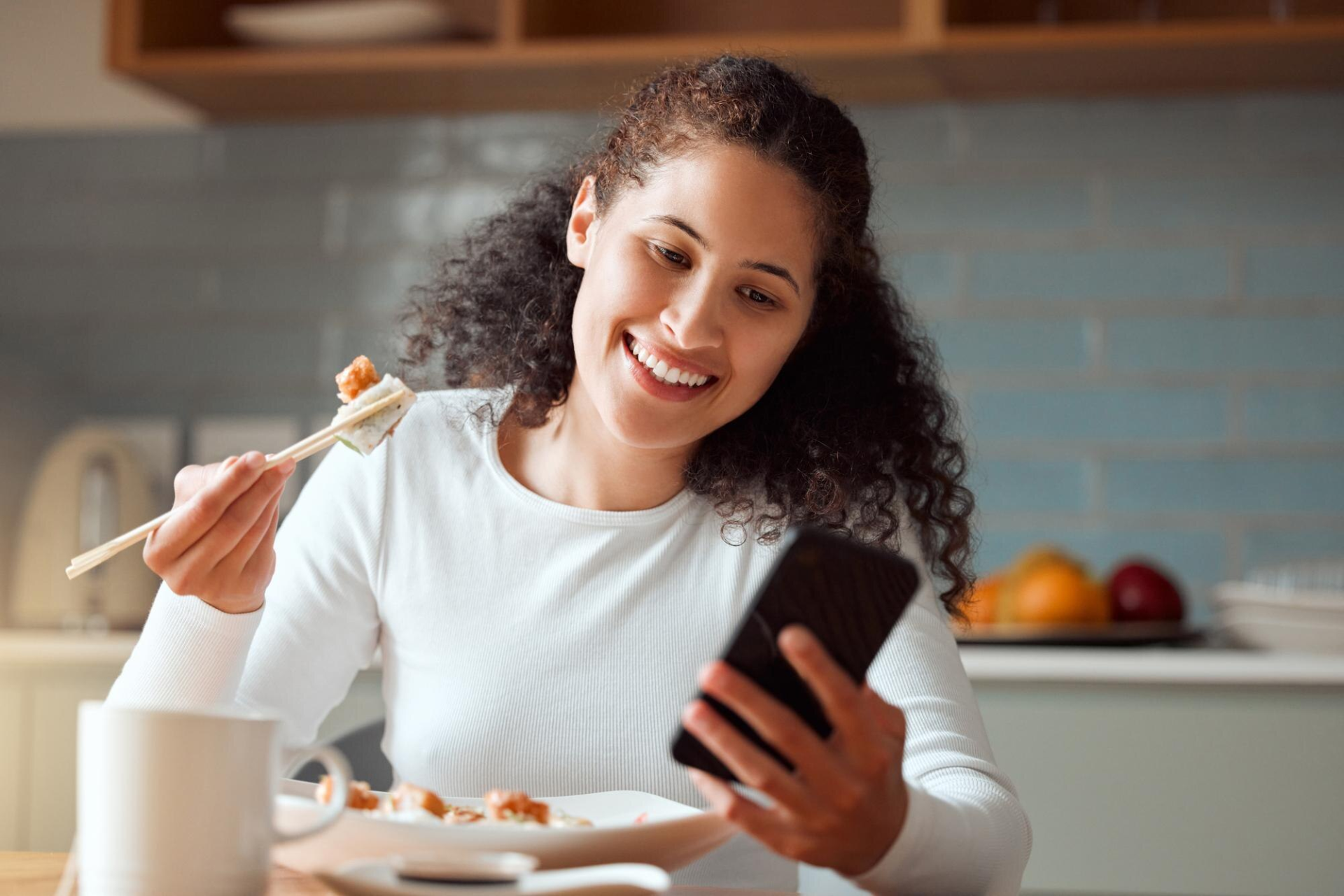 Ik legde een zomer lang mijn telefoon weg tijdens het eten. Dit veranderde er.